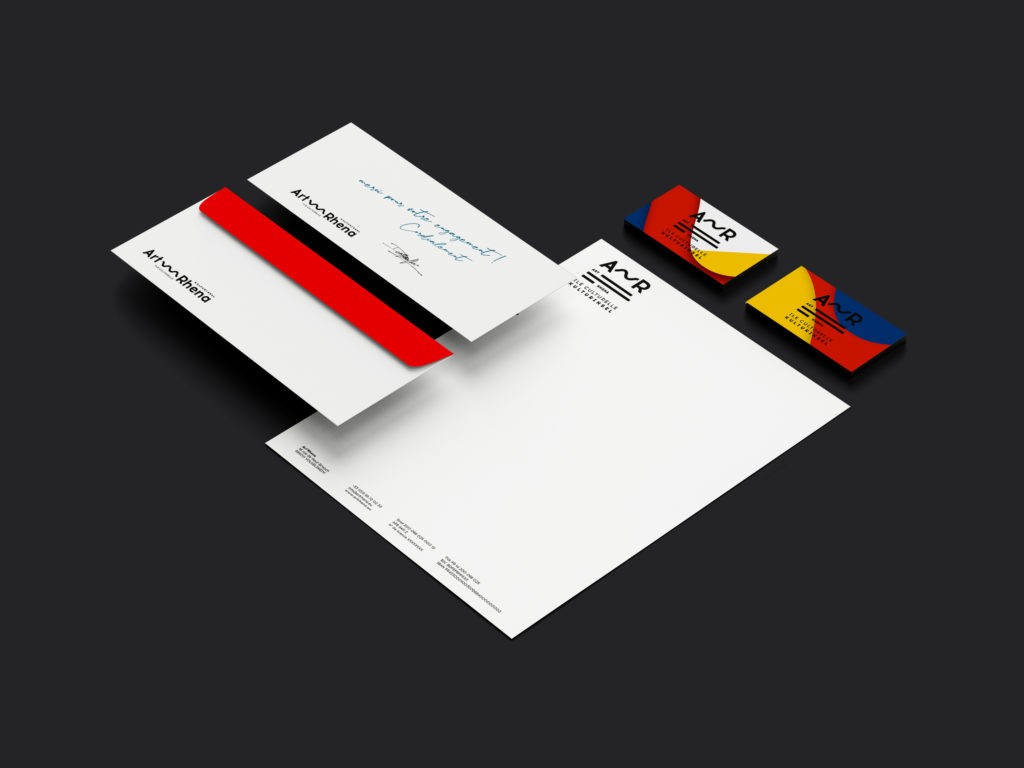 Us_Business_Card_Mockup_3
